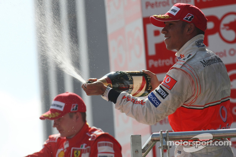 Podium: Kimi Raikkonen et Lewis Hamilton