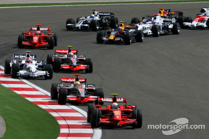 Start, Felipe Massa, Scuderia Ferrari, F2008 ve Lewis Hamilton, McLaren Mercedes, MP4-23