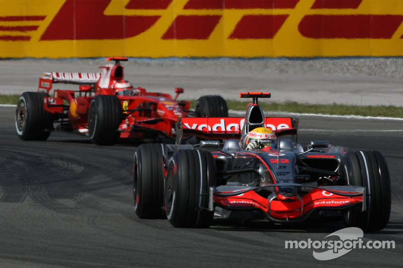 Lewis Hamilton, McLaren Mercedes, MP4-23 ve Kimi Raikkonen, Scuderia Ferrari, F2008