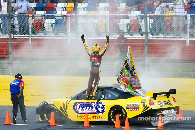 Burnout contest: Kyle Busch participates in the burnout contest