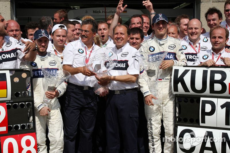 La celebración de la victoria de BMW Sauber F1, con Nick Heidfeld y Robert Kubica