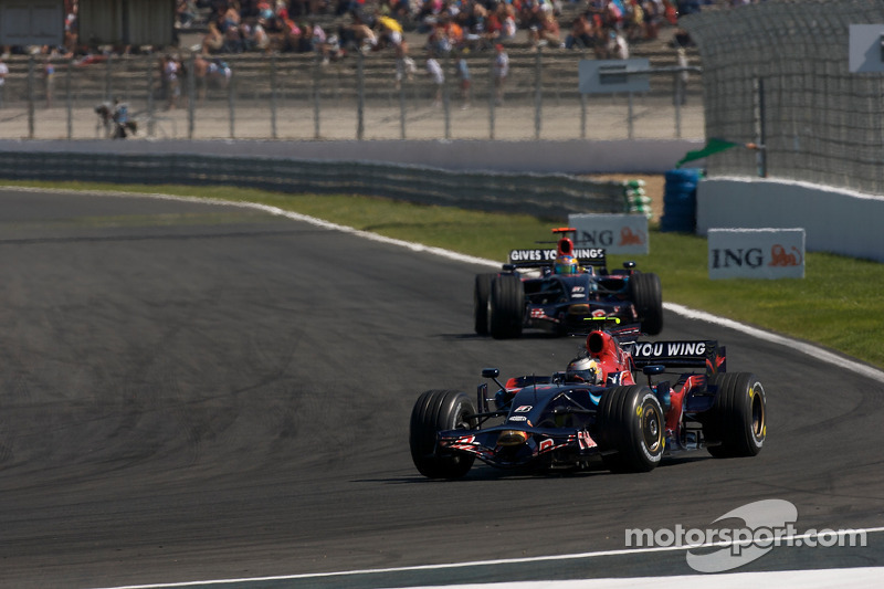 Кстати, про Toro Rosso. Гонщиком бывшей Minardi в том году был юный немец Себастьян Феттель