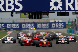 Start: Kimi Raikkonen, Scuderia Ferrari, leads Felipe Massa, Scuderia Ferrari