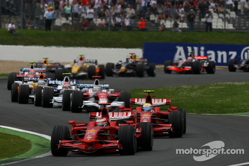 Start: Kimi Raikkonen, Scuderia Ferrari, ve Felipe Massa, Scuderia Ferrari