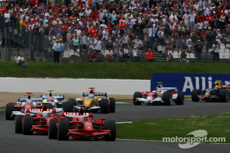 Start: Kimi Raikkonen, Scuderia Ferrari, ve Felipe Massa, Scuderia Ferrari