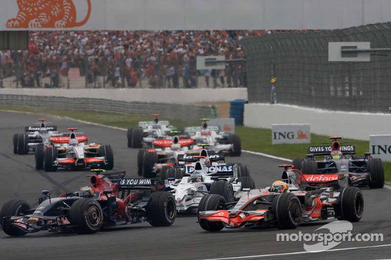 Start: Sebastian Vettel, Scuderia Toro Rosso, and Lewis Hamilton, McLaren Mercedes