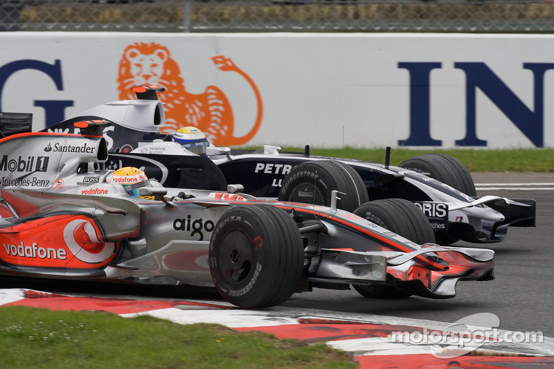 Lewis Hamilton, McLaren Mercedes, passes Nico Rosberg, WilliamsF1 Team