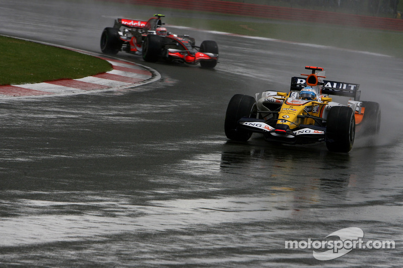 Fernando Alonso, Renault F1 Team, R28 and Heikki Kovalainen, McLaren Mercedes, MP4-23