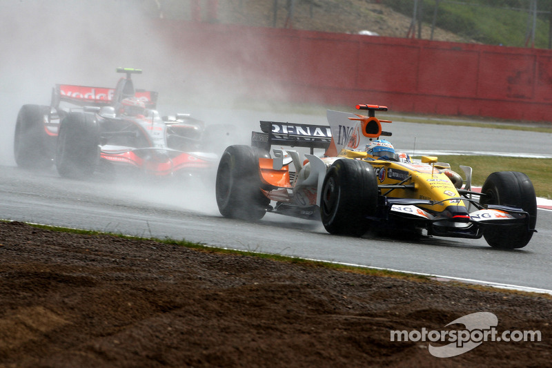 Fernando Alonso, Renault F1 Team y Heikki Kovalainen, McLaren Mercedes