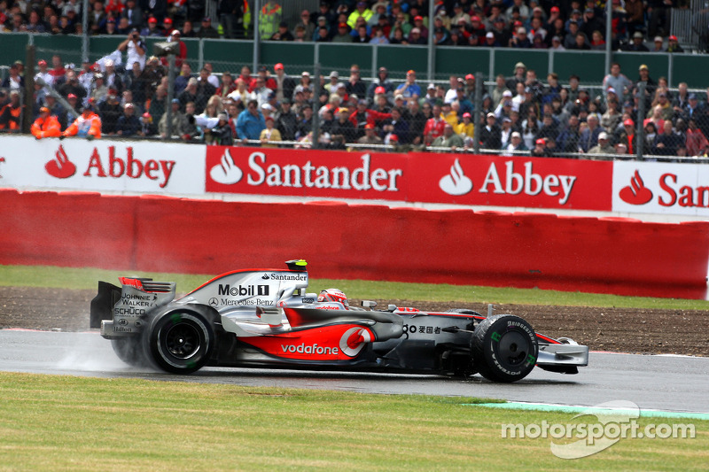 Heikki Kovalainen, McLaren Mercedes spins