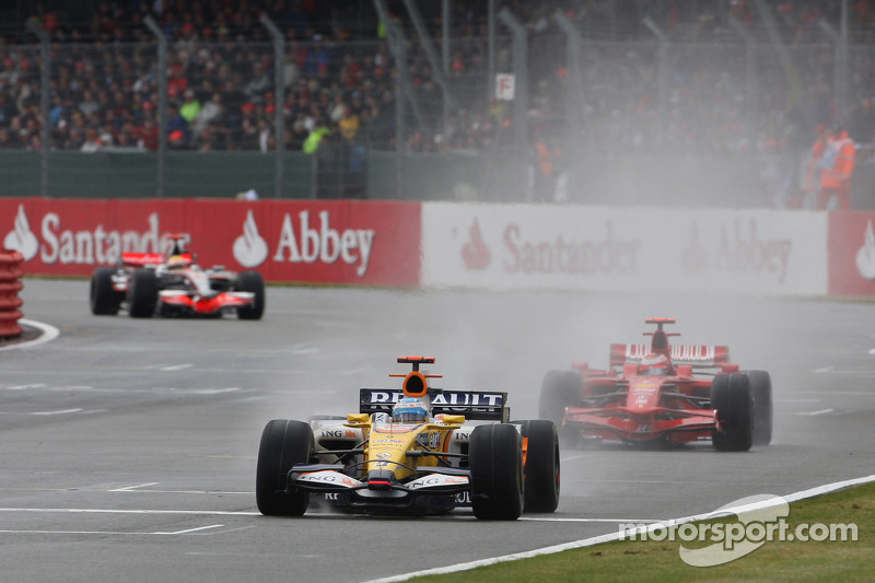 Fernando Alonso, Renault F1 Team, R28 and Kimi Raikkonen, Scuderia Ferrari, F2008