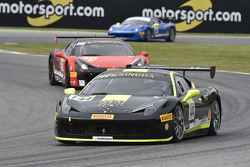 Машина #144 Scuderia Praha Ferrari 458: Владимир Халдик с логотипом Motorsport.com