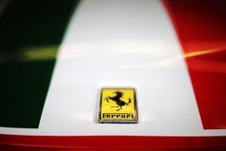 Logotipo de Cavallino en el capó de un Ferrari 458