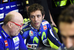 Valentino Rossi, Yamaha Factory Racing, dans le garage avec son ingénieur Silvano Galbusera