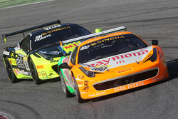 #180 Kessel Racing Ferrari 458 Italia: Гаутам Сингания проходит #181 Ineco MP - Racing Ferrari 458: