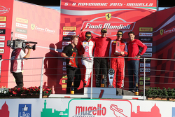 Carrera 1 Pirelli. Primer puesto #55 Scuderia Autoropa Ferrari 458: