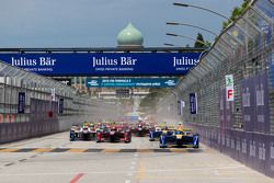 Start: Sébastien Buemi, Renault e.Dams leads