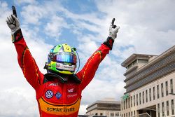 Il vincitore della gara Lucas di Grassi, ABT Schaeffler Audi Sport