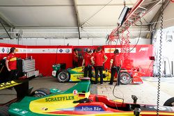 Garage de l'équipe ABT Schaeffler Audi Sport