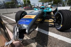 La voiture accidentée d'Oliver Turvey, NEXTEV TCR Formula E Team