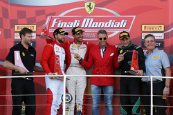 Podio Carrera 2 Pirelli EU, de izquierda a derecha: segundo #84 Octane 126 Ferrari 458: Bjorn Grossm