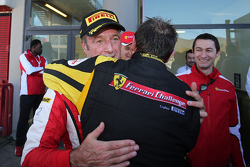 #181 Ineco - MP Racing Ferrari 4548: Erich Prinoth festeggia la vittoria