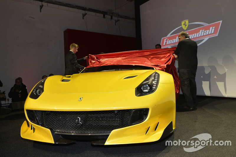 Presentación del Ferrari F12tdf con Kimi Raikkonen, Ferrari y Sergio Marchionne, Presidente de Ferra