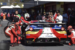 Ferrari 488 GTE pitstop
