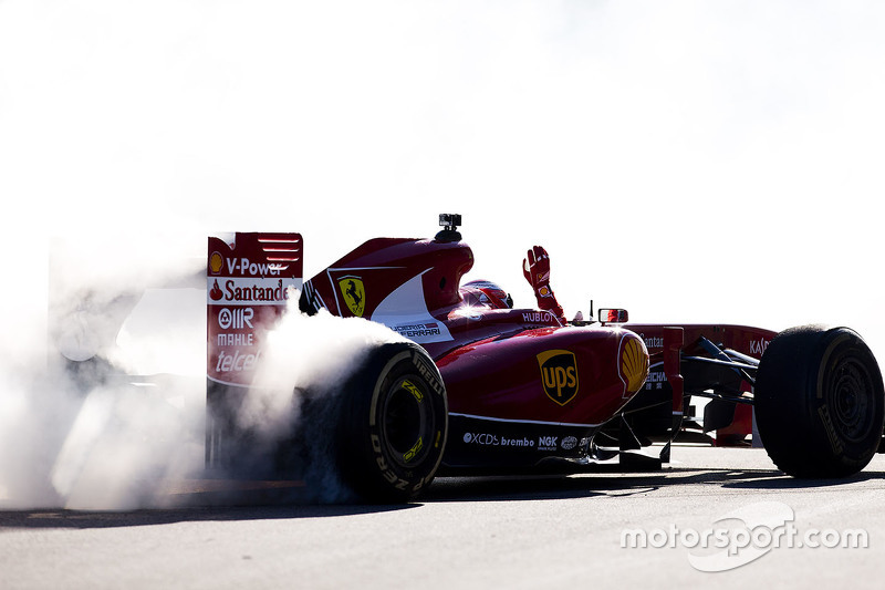 4. Kimi Raikkonen, Ferrari haciendo donas