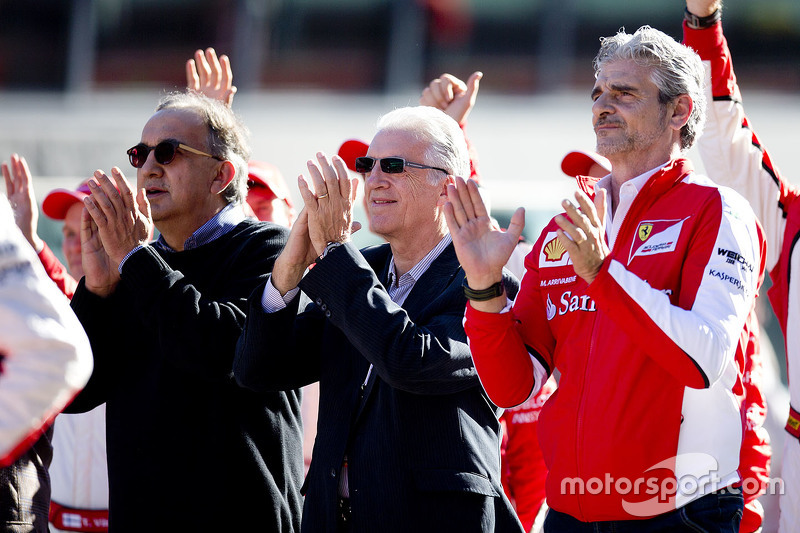 Maurizio Arrivabene, Director del equipo Ferrari, Piero Ferrari y Sergio Marchionne, Presidente de F