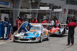 #51 KCMG Porsche 911 GT3 Cup: Paul Ip, Christian Ried, Dan Wells