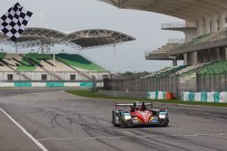 #8 Race Performance Oreca 03R Judd: Nicolas Leutwiler, Shinji Nakano galibiyete ulaşıyor