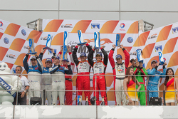Podium: winners Nicolas Leutwiler, Shinji Nakano, second place Michael Munemann, Dean Koutsoumidis, James Winslow, third place William Lok, Richard Bradley, Tack Sung Kim