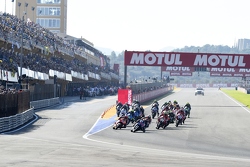 Start: Jorge Lorenzo, Yamaha Factory Racing memimpin