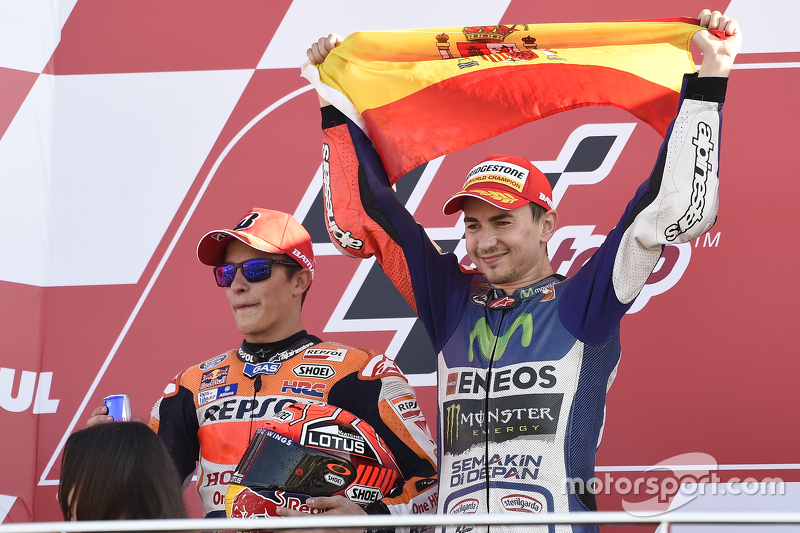 Podium: tweede Marc Marquez, Repsol Honda Team en winnaar en wereldkampioen 2015 Jorge Lorenzo, Yama