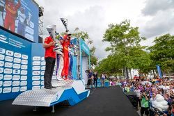 Podio: secondo Sam Bird, DS Virgin Racign Formula E Team, primo Lucas di Grass, Abt Schaeffler Audi