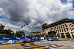 Lucas di Grassi, Abt Schaeffler Audi Sport, vesteggia la vittoria nel parco chiuso