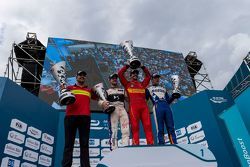 Podio: secondo Sam Bird, DS Virgin Racign Formula E Team, primo Lucas di Grass, Abt Schaeffler Audi