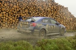 La Subaru STI di David Higgins al Rally del Galles