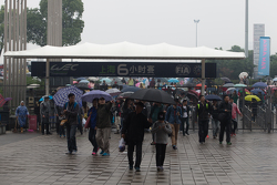 阴雨中的上海6小时赛依旧迎来可观观众