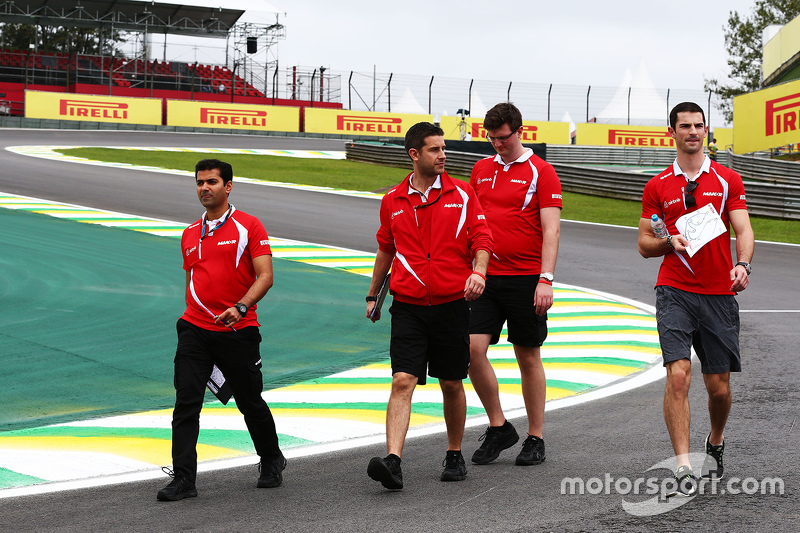 Alexander Rossi, Manor Marussia F1 Team, beim Trackwalk mit dem Team