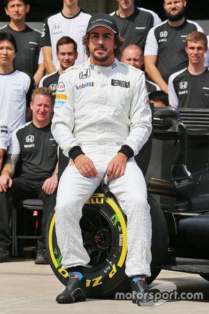 Fernando Alonso, McLaren lors d'une photo collective