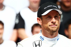 Jenson Button, McLaren lors d'une photo collective