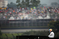 Fernando Alonso, McLaren se detuvo en el circuito en la segunda sesión de práctica