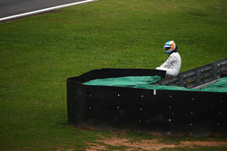 Fernando Alonso, McLaren arrêté sur la piste