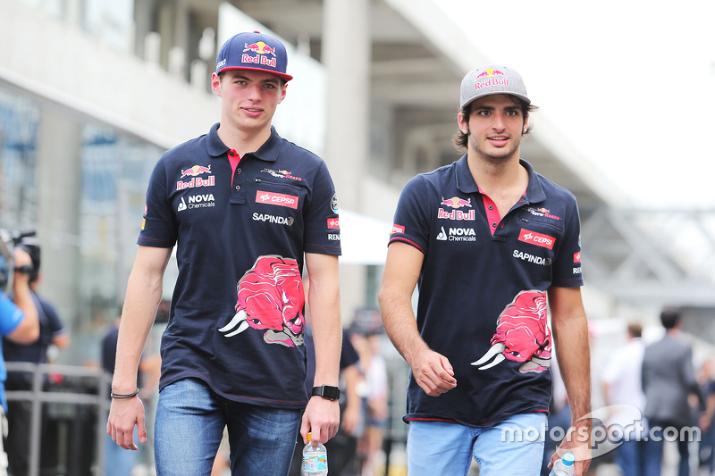 (L to R): Max Verstappen, Scuderia Toro Rosso with team mate Carlos Sainz Jr., Scuderia Toro Rosso