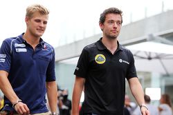 Marcus Ericsson, Sauber F1 Team com Jolyon Palmer, Lotus F1 Team