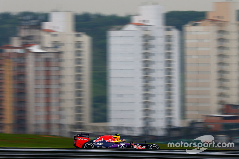 2015 год. За рулем болида Red Bull RB11 на пятничных тренировках