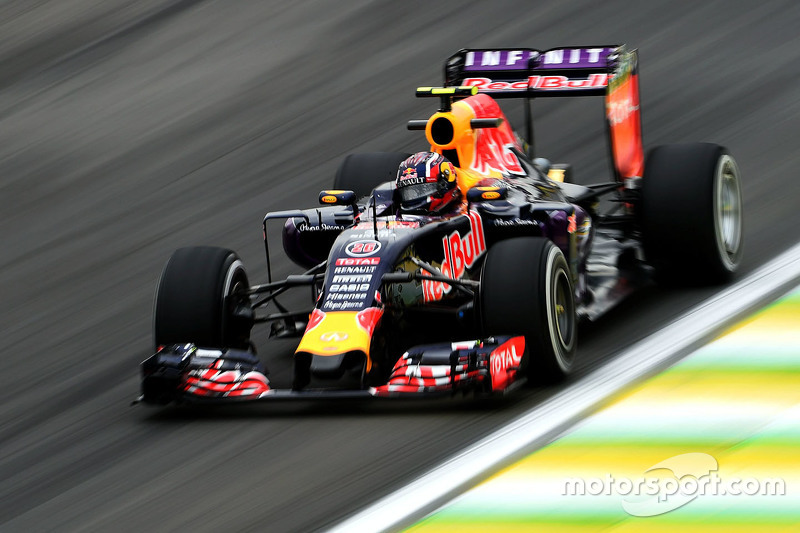 2015 год. За рулем болида Red Bull RB11 на пятничных тренировках