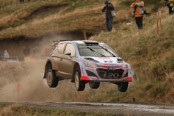 Thierry Neuville and Nicolas Gilsoul, Hyundai i20 WRC, Hyundai Motorsport